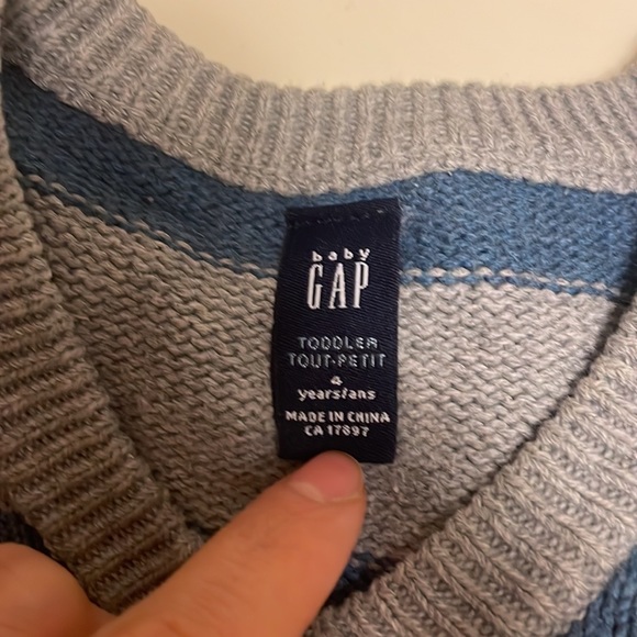 GAP SWEATER AND SHORTS BOYS - Picture 3 of 7